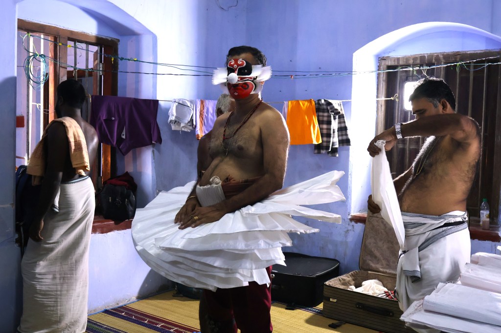 INDE – CHAPITRE 5: TOUS LES JOURS, C&rsquo;EST LA&nbsp;FÊTE.